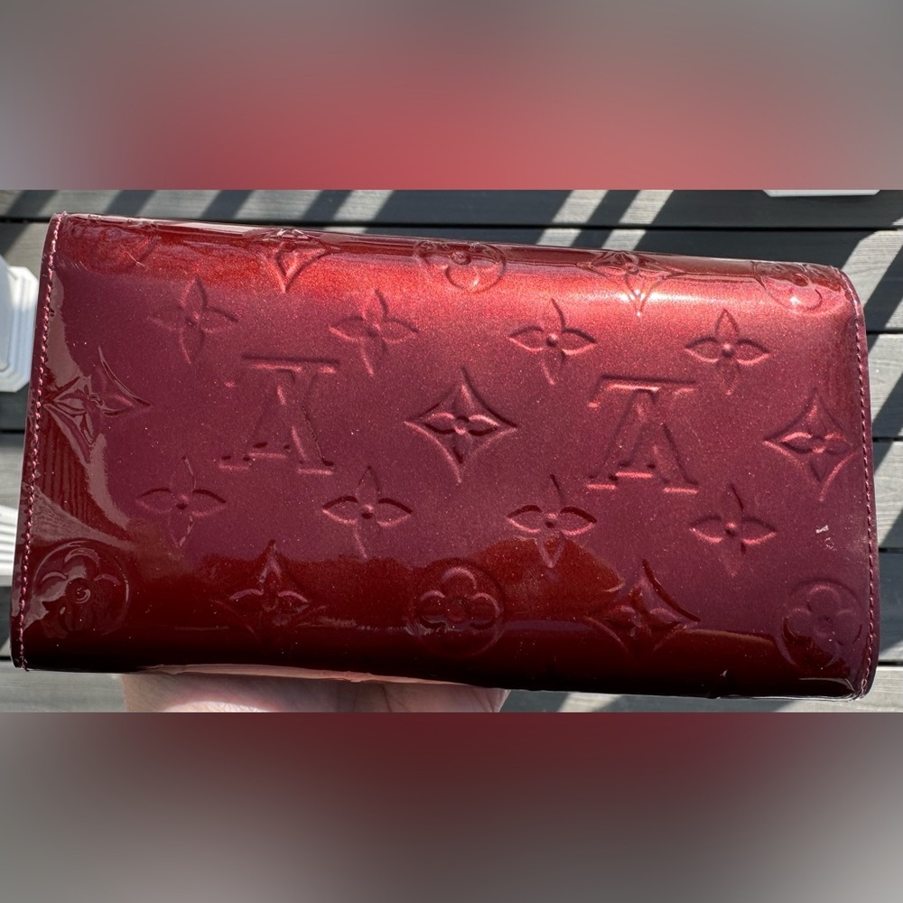 Louis Vuitton Burgandy Monogramed Vernis Sarah Wallet with COA - Picture 8 of 16